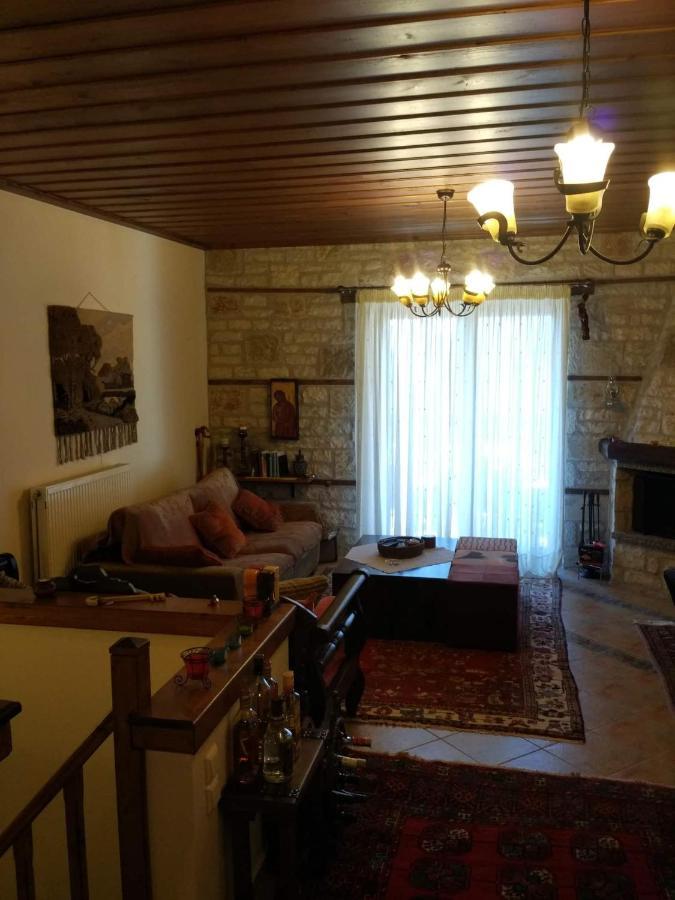 La Casa Di Pietra Villa Karpenisi Luaran gambar